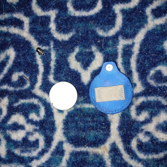 Unbranded Air Tag With Collar - Picture 5 of 7